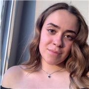 Laureanda in canto offre lezioni di musica, canto, inglese, matematica e aiuto compiti